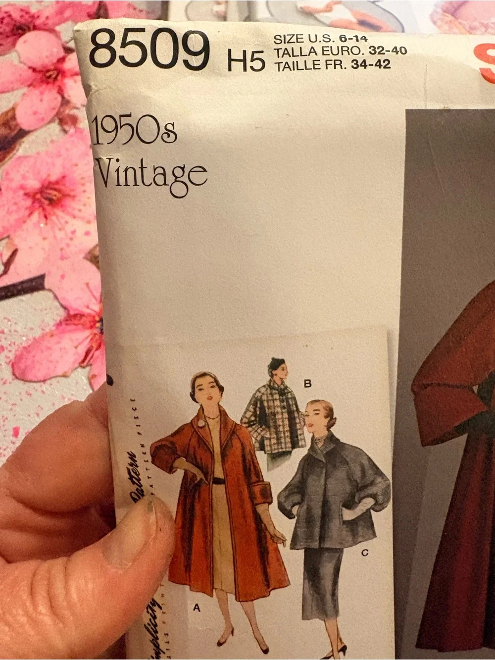 BN UNCUT SIMPLICITY 8509 H5 VINTAGE 1950s CAPE SEWING PATTERNS COATS